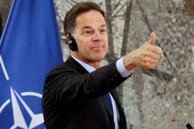 Mark Rutte holder pressekonferanse før NATO-toppmøte