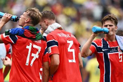 Når fotballen samler – og samtidig selger sportsdrikker