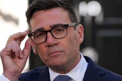 Burnham kutter strømmomsen på sin første dag som statsminister