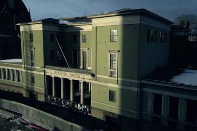 Advokatgigant la inn bud for mystisk russer