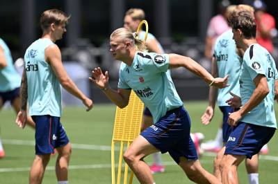 Følg Norges siste trening før kvartfinalen mot England