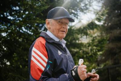 Tore Godal (86) har bidratt til å redde millioner av liv, men nå er han bekymret: – Man må være brutalt ærlig