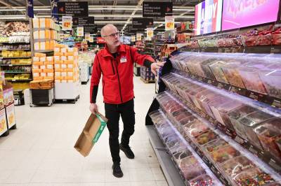 Grense­butikker med rekord­salg etter moms­kutt