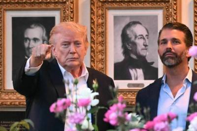 Donald Trump dropper sønnens bryllup
