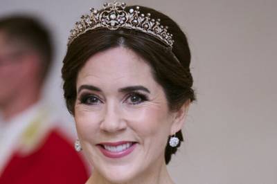 Kjøpte sin egen tiara: - Grenseoverskridende