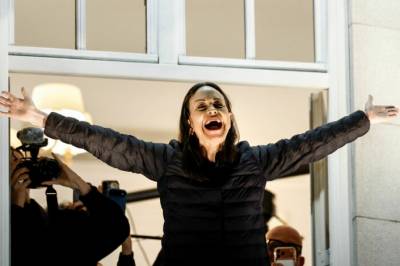 Slik kom hun seg ut: Parykk, forkledning og fiskebåt