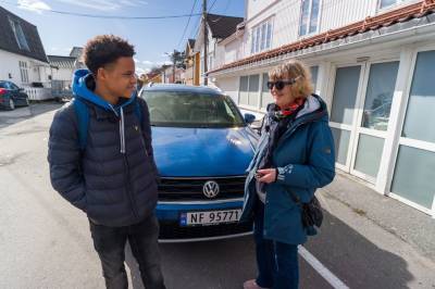 Pendlar 70 mil i veka for å følge fotballdraumen