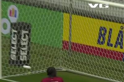 2-4: Carlstrand, AIK