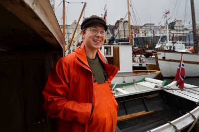 Båten til Espen er en av de minste. Dette spør «alle» om.