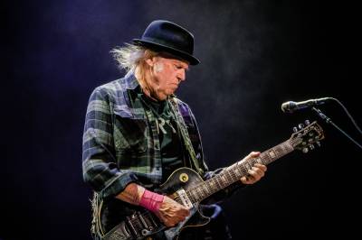 Neil Young gir Grønland tilgang til musikken sin, og trekker katalogen fra Amazon på grunn av Trump