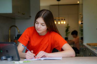 Rapport: Pandemien satte dype spor og økte forskjeller mellom elevgrupper