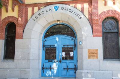 Eksamen uten hjelpemidler er ikke det samme som puggeskole