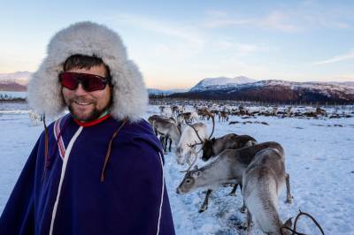 Gikk fra reindrift til samecamp-suksess: – Jeg skulle berge reinen
