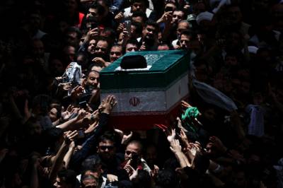 Khamenei gravlegges: – Et dypt gap