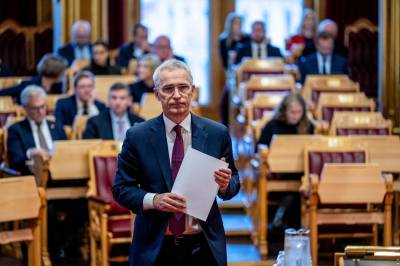 Finansminister Jens Stoltenberg holder finanstalen