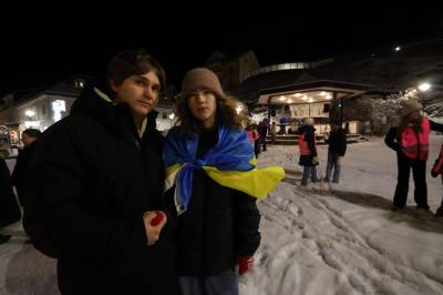 Ungdommene slo ring om Oleksandr (17)