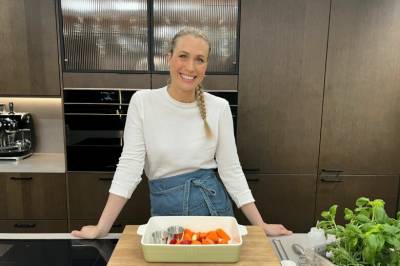 Koteletter og grønnsaker i ovn