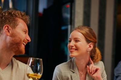 Psykolog med hett datingtips: - Kvinner undervurderer hvor mye mer draget de kan få