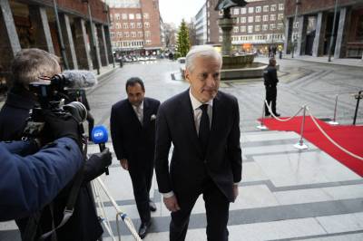 Åpner for retursentre for asylsøkere utenfor Norge