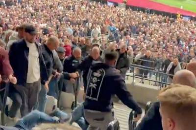 Her blir Arsenal-supporterne kastet ut