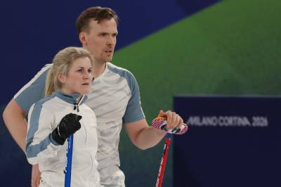 Norges curlingpar med prestisjeseier etter at medaljehåpet brast