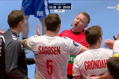 Sagosen raser på dommeren