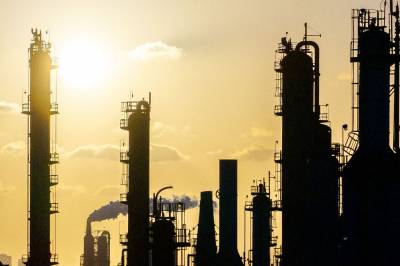 E24-nyhetene: Oljeprisen kan nå 200 dollar fatet