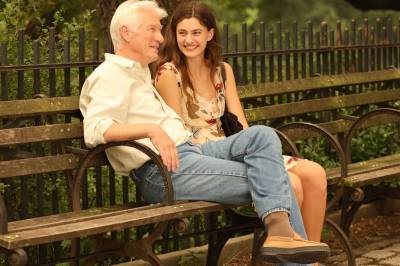 Richard Gere provoserer i ny rolle: – Er det bestefaren hennes?