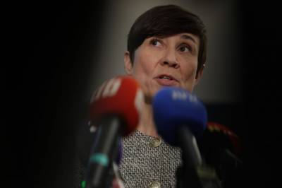 Søreide møter pressen: – Dypt rystet