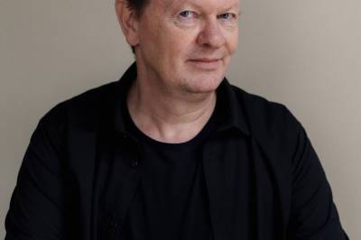 Poetens varme og vonde romandebut