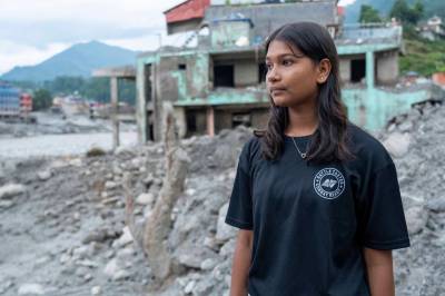 Swaraswati (16) sprang frå flaumen i Nepal