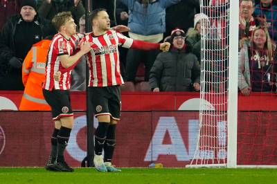 Sheffield United-legenden Sharp legger opp