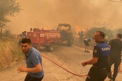 Skogbranner i Tyrkia sprer seg – 50.000 evakueres
