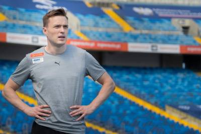 KL. 12.35: Sjå Warholm i aksjon