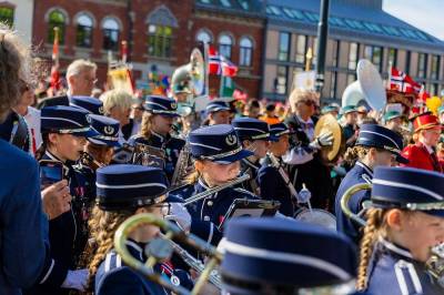 Korpset feirer 100 på Torvet lørdag