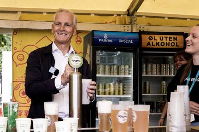 Regjeringen vil utvide skjenke­tidene under fotball-VM