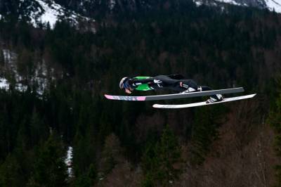 Lindvik leder foran Forfang i Planica – kan bryte norsk seierstørke