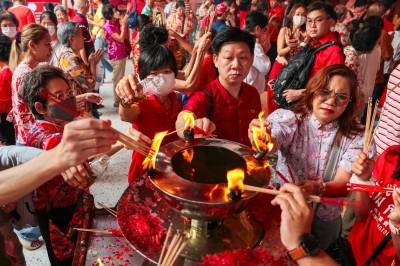 Asia stiger i tynn handel – olje faller på Iran-håp