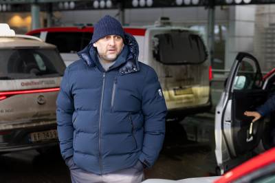 Kampen om taxikunder hardner til: – Jeg ble forsøkt påkjørt av en kollega