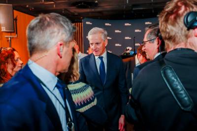 Støre til Trump: Russland må forlenge bombepausen