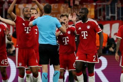 «Hele» fotballverden i harnisk