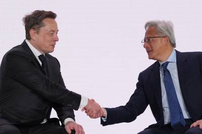 Musk vil låne over 380 milliarder til databrikker