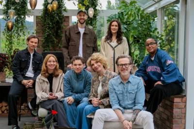 Anmelder låt for låt