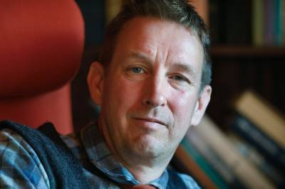 Fastlege Mozzie Marvati hevder jeg sår «kronisk mistanke». Det motsatte er tilfellet.