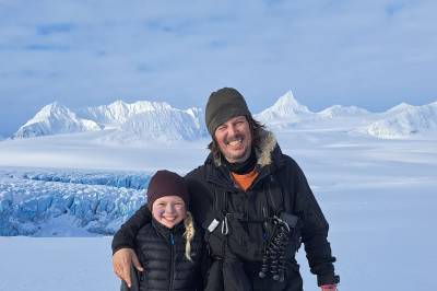 Mina og «Daddy» på Svalbard: Slik blir de berget