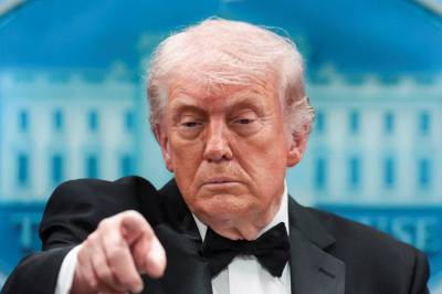 Middagen samler eliten i USA. Hvordan kunne en mann komme seg inn på hotellet med skytevåpen?