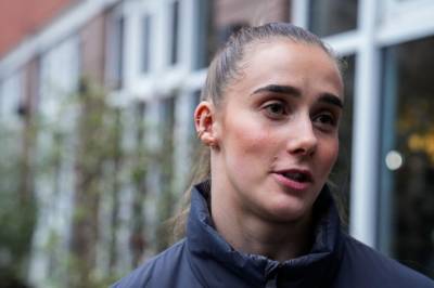 Profilen signerer ny kontrakt