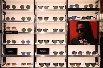 Familien bak Ray-Ban-imperiet i bitter strid om selskapet