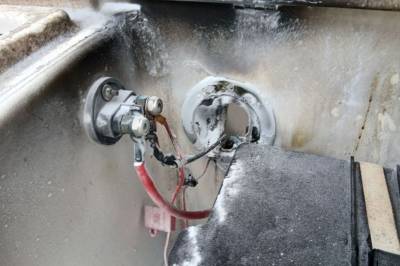 Nokre centimeter frå brannen stod bensinkanna