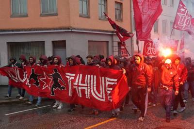 Her marsjerer supporterane før historisk trommedebut på Brann Stadion